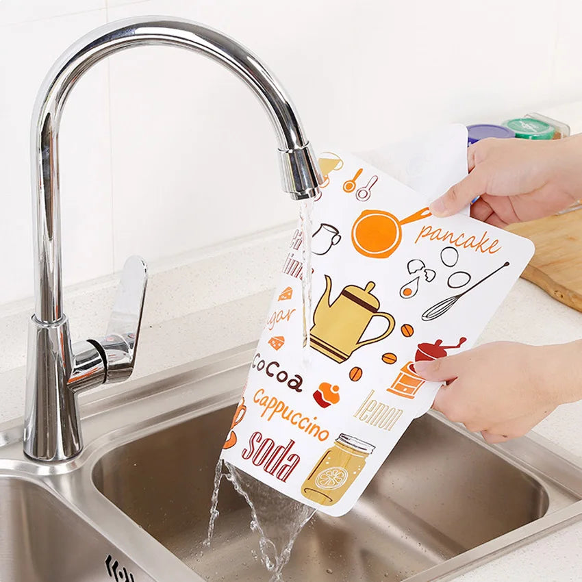 Set da 2 o 4 Tappetini da Tavola in PVC 40×28 cm – Design Moderno e Antiscivolo