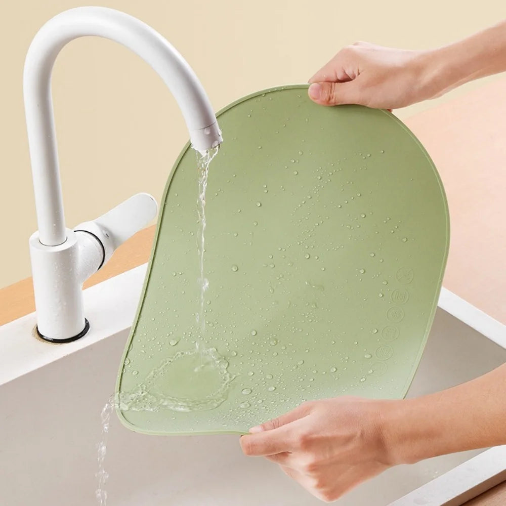 Silicone placemats, heat-resistant, reusable portable placemats, waterproof, stain-resistant and easy-to-clean silicone placemat