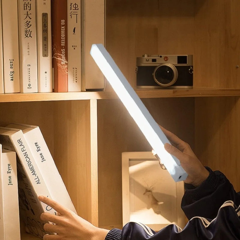 Barra LED con sensore di movimento, luce ricaricabile per cucina e comodino