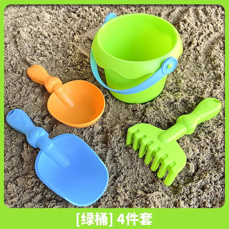 Set da spiaggia 4/8 pezzi per bambini: secchiello, pala e attrezzi morbidi