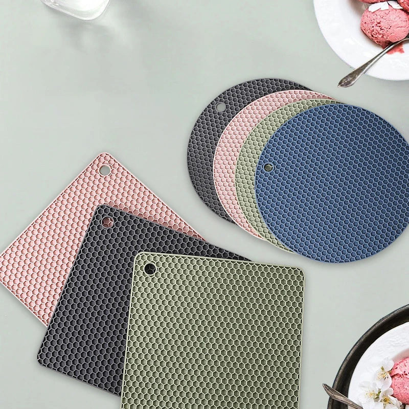 Set da 2/4 Tappetini in Silicone Resistente al Calore per Tazze e Pentole