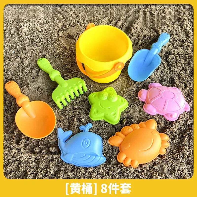 Set da spiaggia 4/8 pezzi per bambini: secchiello, pala e attrezzi morbidi
