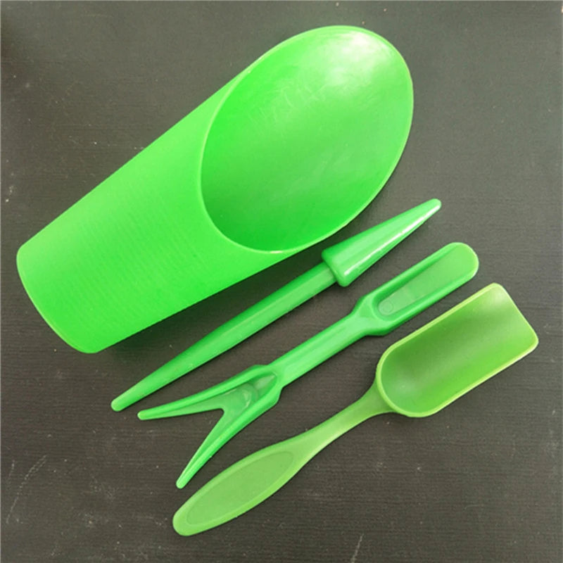 Set da 4 attrezzi in plastica per giardinaggio: pala, secchiello, cucchiaio e…