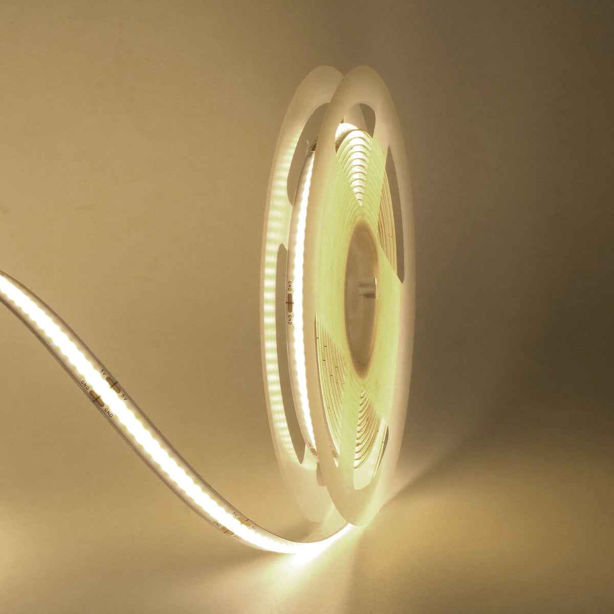 Striscia LED COB 5V 320 LED/m con Box 3 AA – 8 mm, luce regolabile (3000‑6500 K)