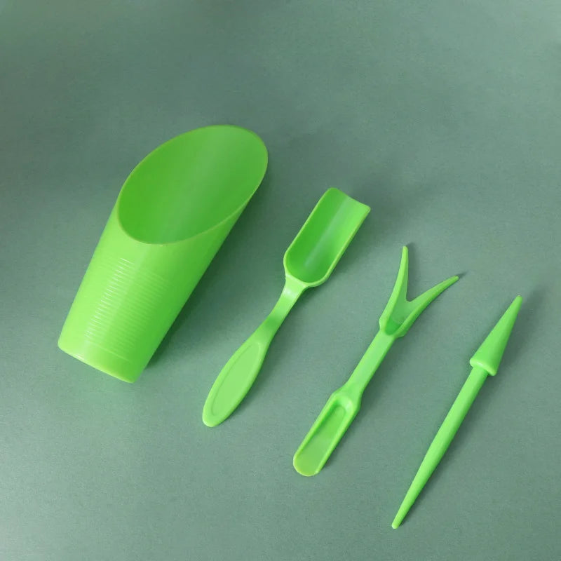Set da 4 attrezzi da giardinaggio in plastica resistente – pala, cucchiaio,…