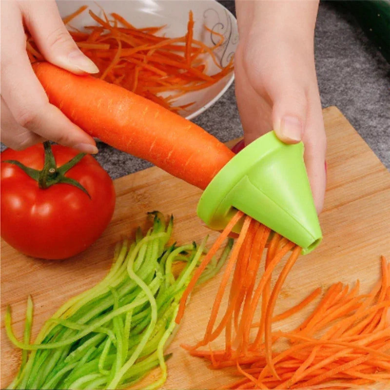 Affettatrice rotante 3 in 1 – pelatore a spirale, grattugia e tritaglio
