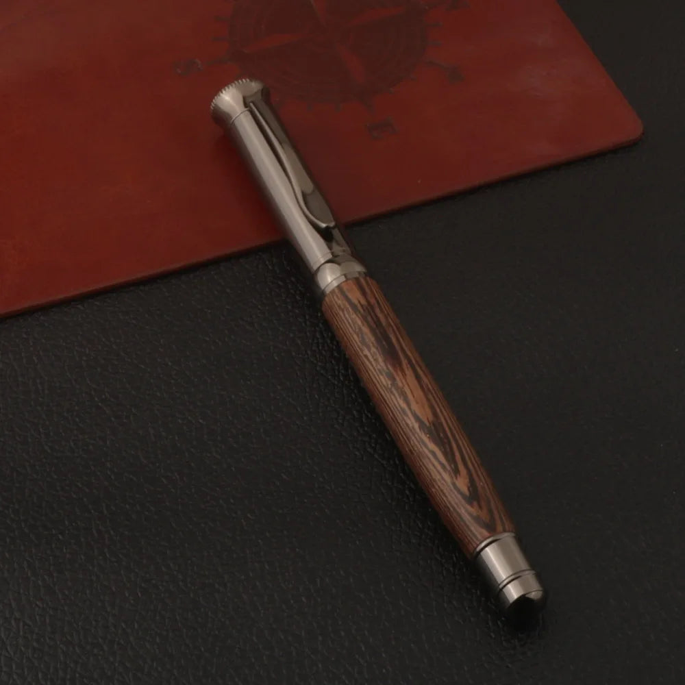 Penna stilografica in legno con motivo tigre grigio – punta 0,5 mm, 32 g