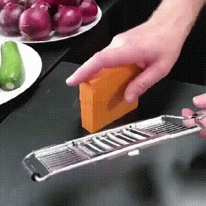 Affettatrice 4 in 1 per Verdure in Acciaio Inox – Taglio, Grattugia e Julienne