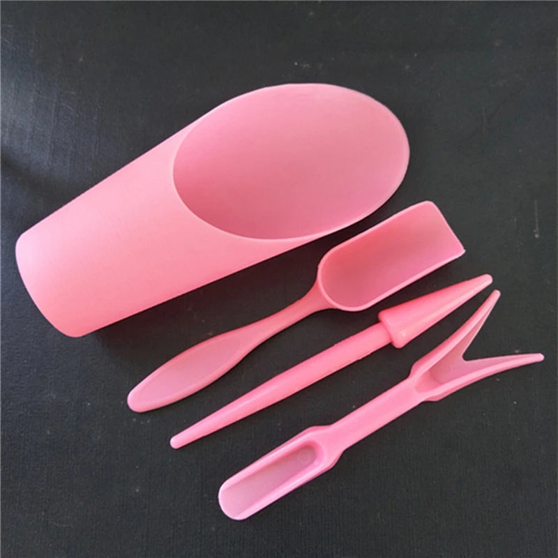 Set da 4 attrezzi in plastica per giardinaggio: pala, secchiello, cucchiaio e…