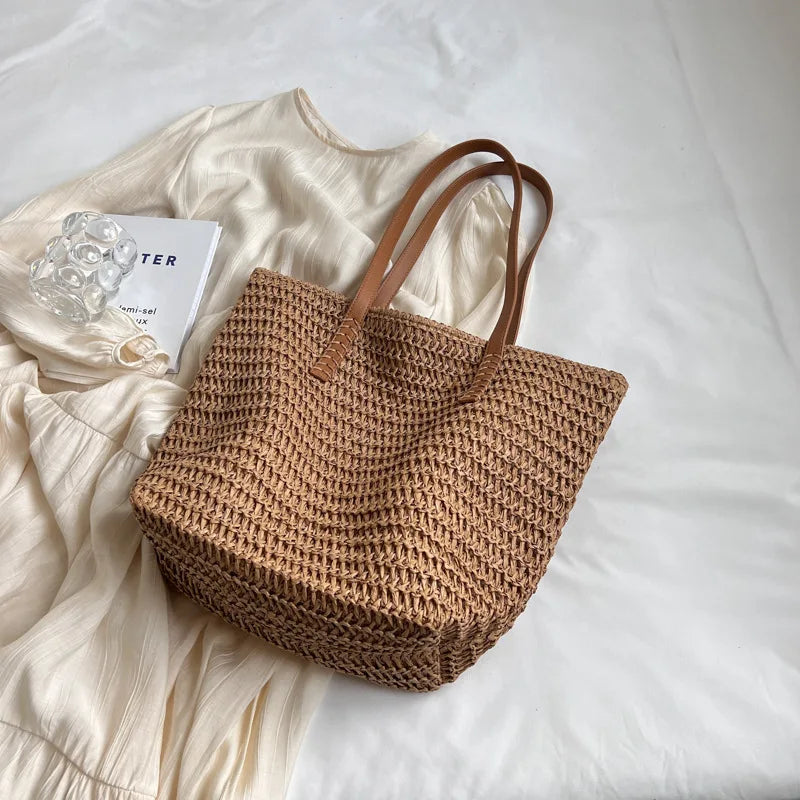 Borsa a tracolla in paglia intrecciata per donna – stile boho estivo 2025