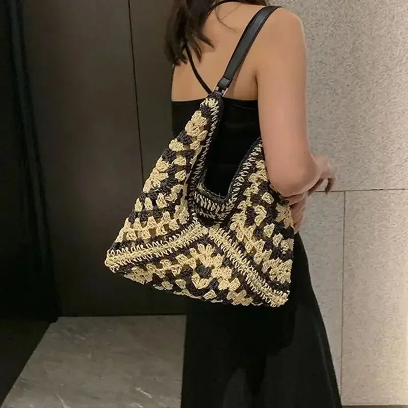 Popular Women's Woven Straw Shoulder Bag Medium Size Handbag with Handle for Beach Vacation Tote Large Capacity Beach Bags