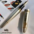 Penna stilografica classica con finitura argentata, punta 0.5 mm e convertitore