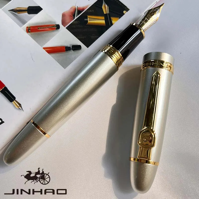 Penna stilografica classica con finitura argentata, punta 0.5 mm e convertitore