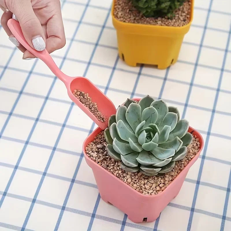 Set da 4 attrezzi da giardinaggio in plastica resistente – pala, cucchiaio,…