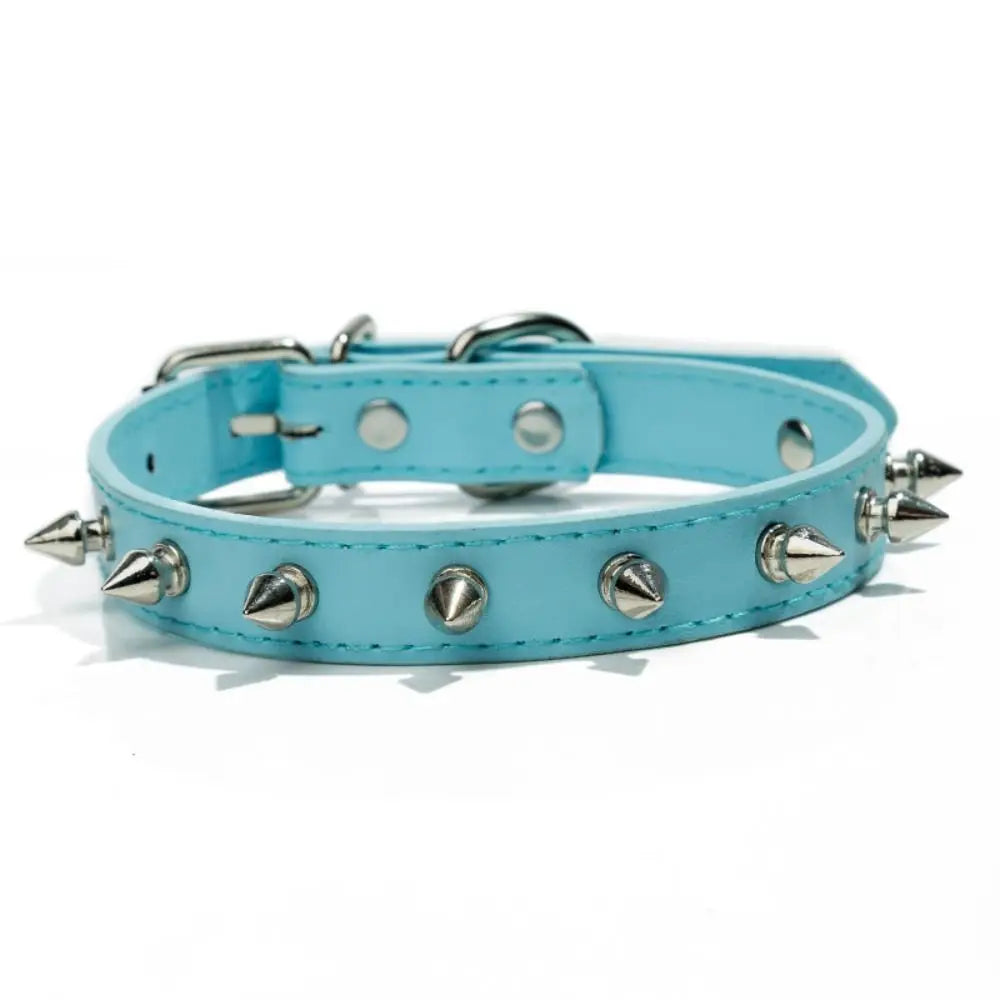 Collare per cani e gatti in PU colorato con borchie metalliche regolabile