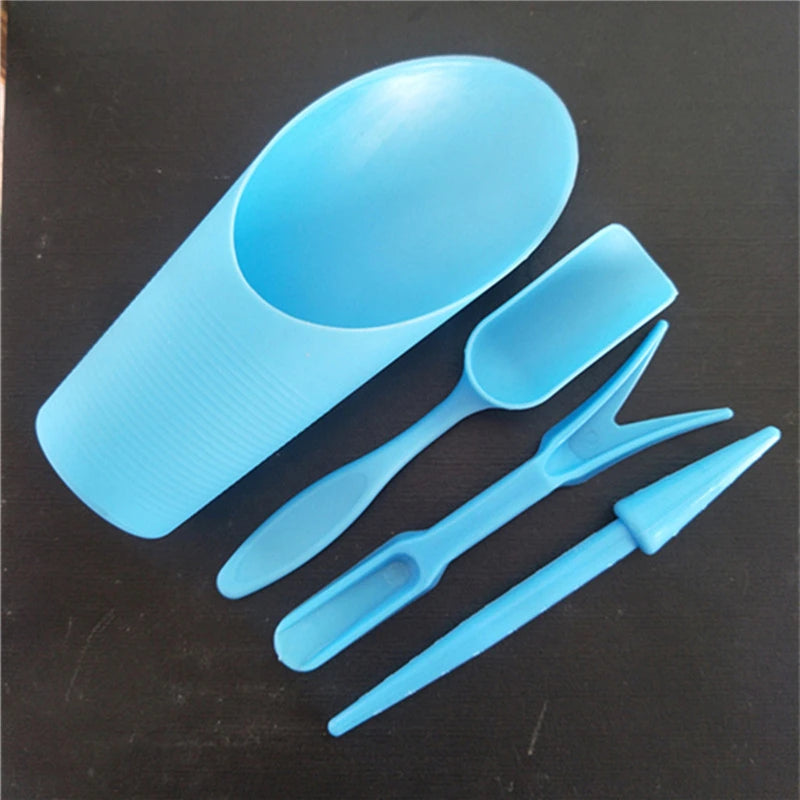 Set da 4 attrezzi in plastica per giardinaggio: pala, secchiello, cucchiaio e…