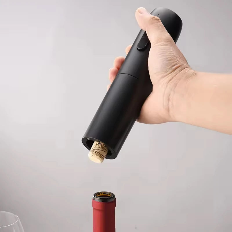 Apribottiglia elettrico 4‑in‑1 ricaricabile con cavatappi automatico e versatore