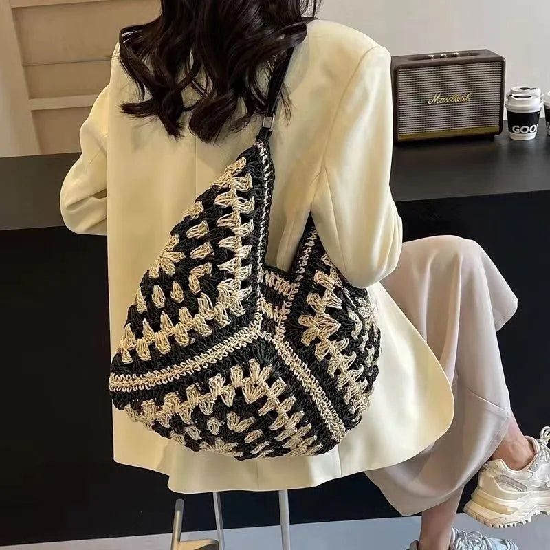 Popular Women's Woven Straw Shoulder Bag Medium Size Handbag with Handle for Beach Vacation Tote Large Capacity Beach Bags