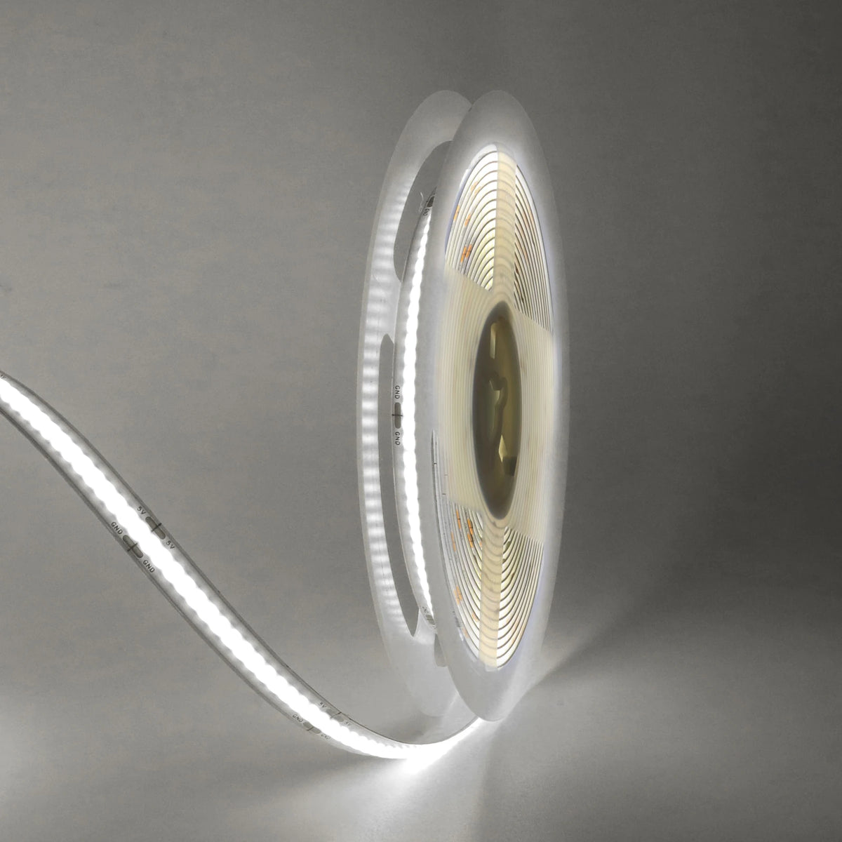Striscia LED COB 5V 320 LED/m con Box 3 AA – 8 mm, luce regolabile (3000‑6500 K)