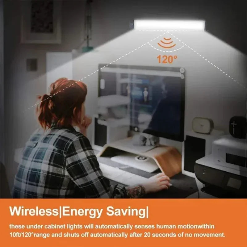 Luce LED ricaricabile con sensore di movimento e fissaggio magnetico per armadi