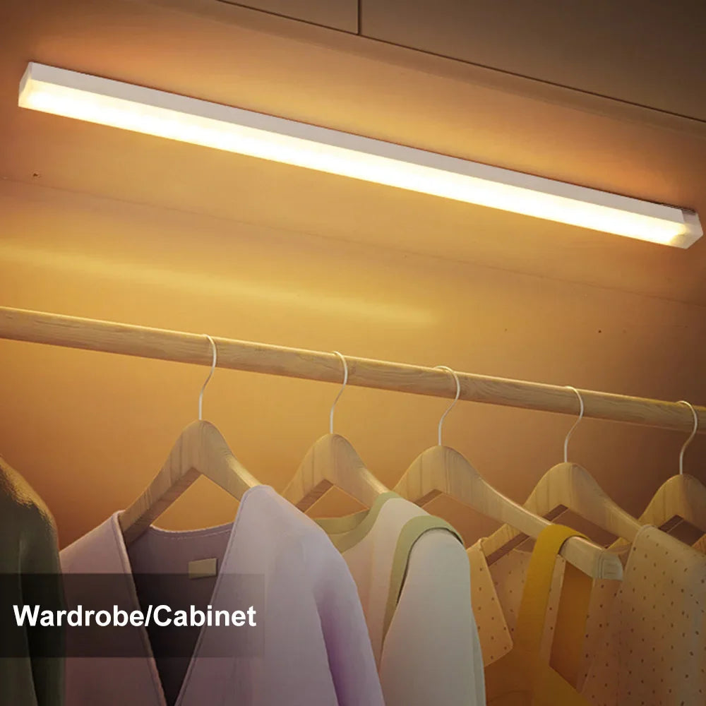 Luce Notturna a Sensore di Movimento Ricaricabile LED per Armadi e Corridoi