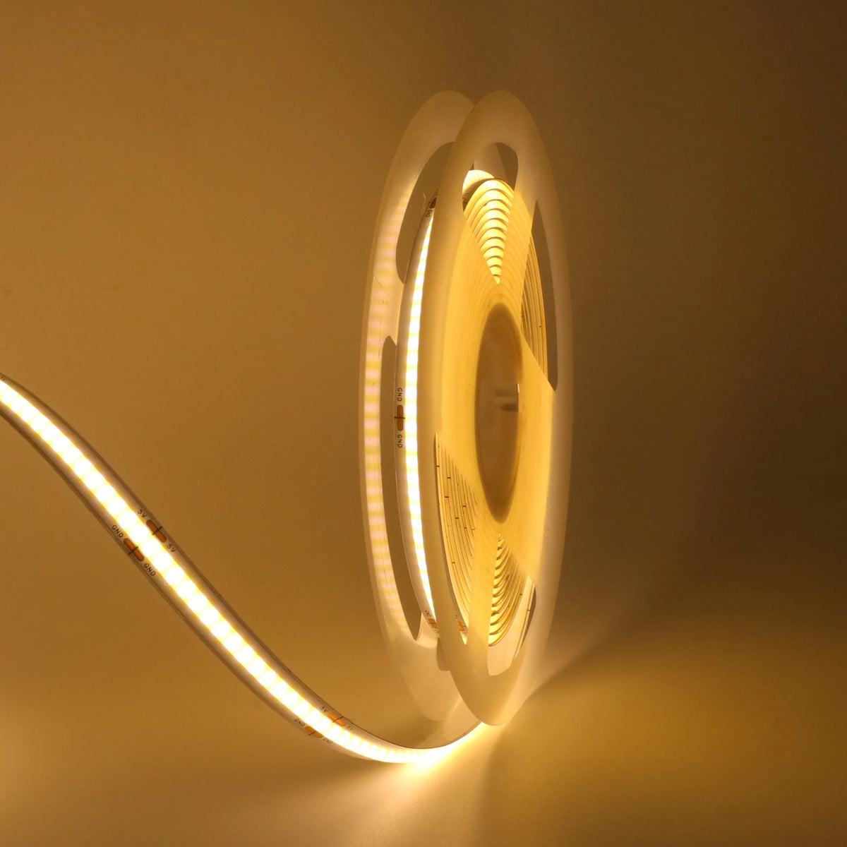 Striscia LED COB 5V 320 LED/m con Box 3 AA – 8 mm, luce regolabile (3000‑6500 K)