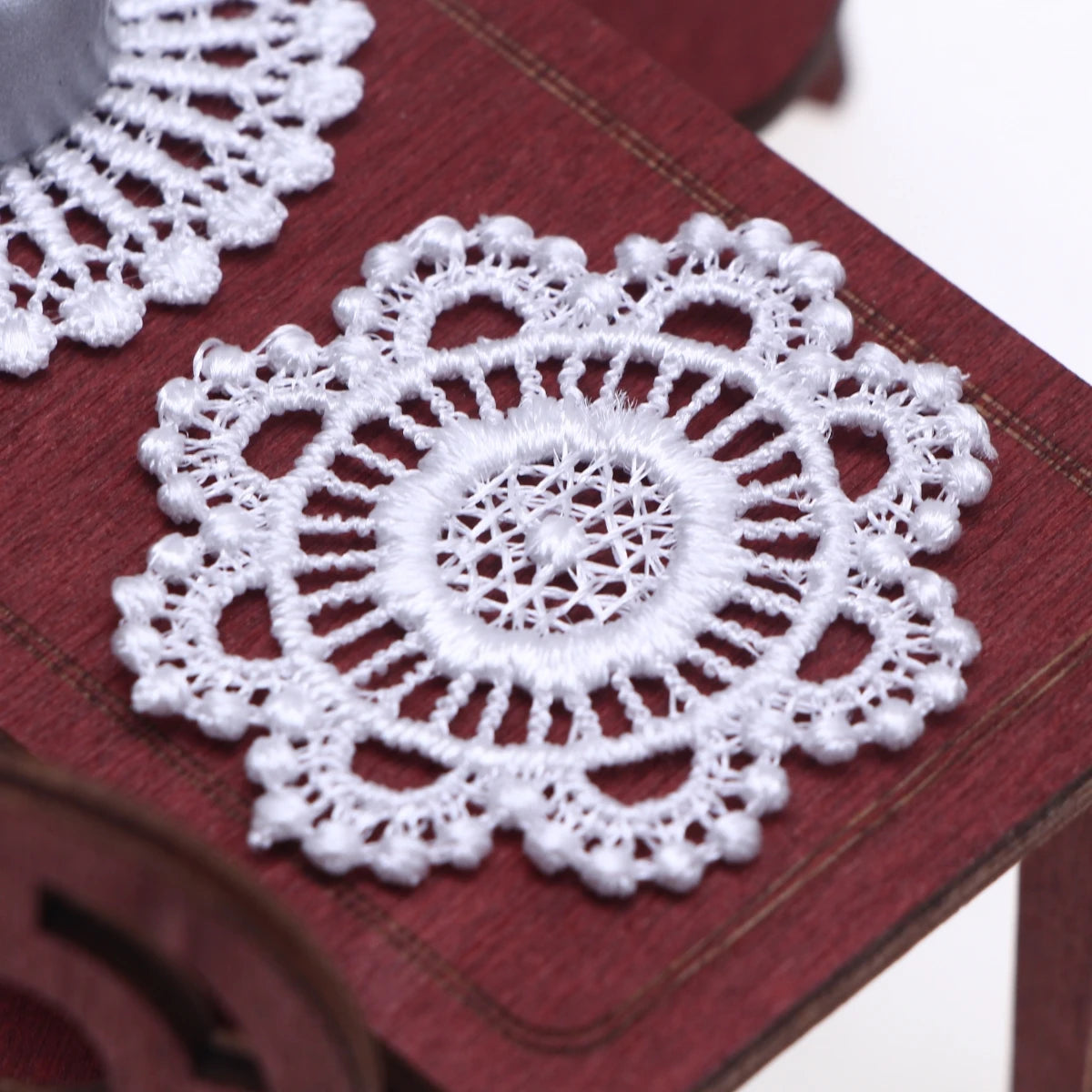 Dollhouse Miniature Hand Crochet Lace Doilies Mini Crochet Handmade Round Placemat Rustic Table Coasters Kitchen Mat Decor Acces