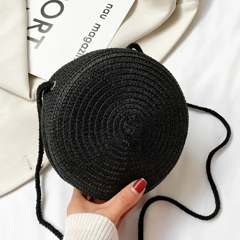 Borsa a tracolla rotonda in paglia intrecciata – stile boho per donna