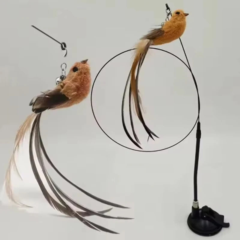 Gioco per gatti con piume, campanella e ventosa - bastoncino resistente al morso