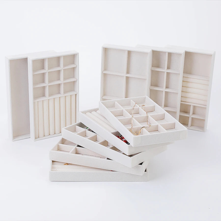 Scatola porta gioielli in velluto beige – design elegante e struttura stabile