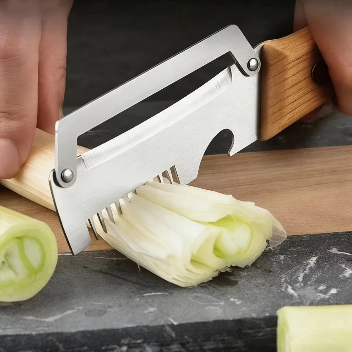 Slicer in acciaio inox con manico rovere – taglio, sbucciatura e apribottiglie